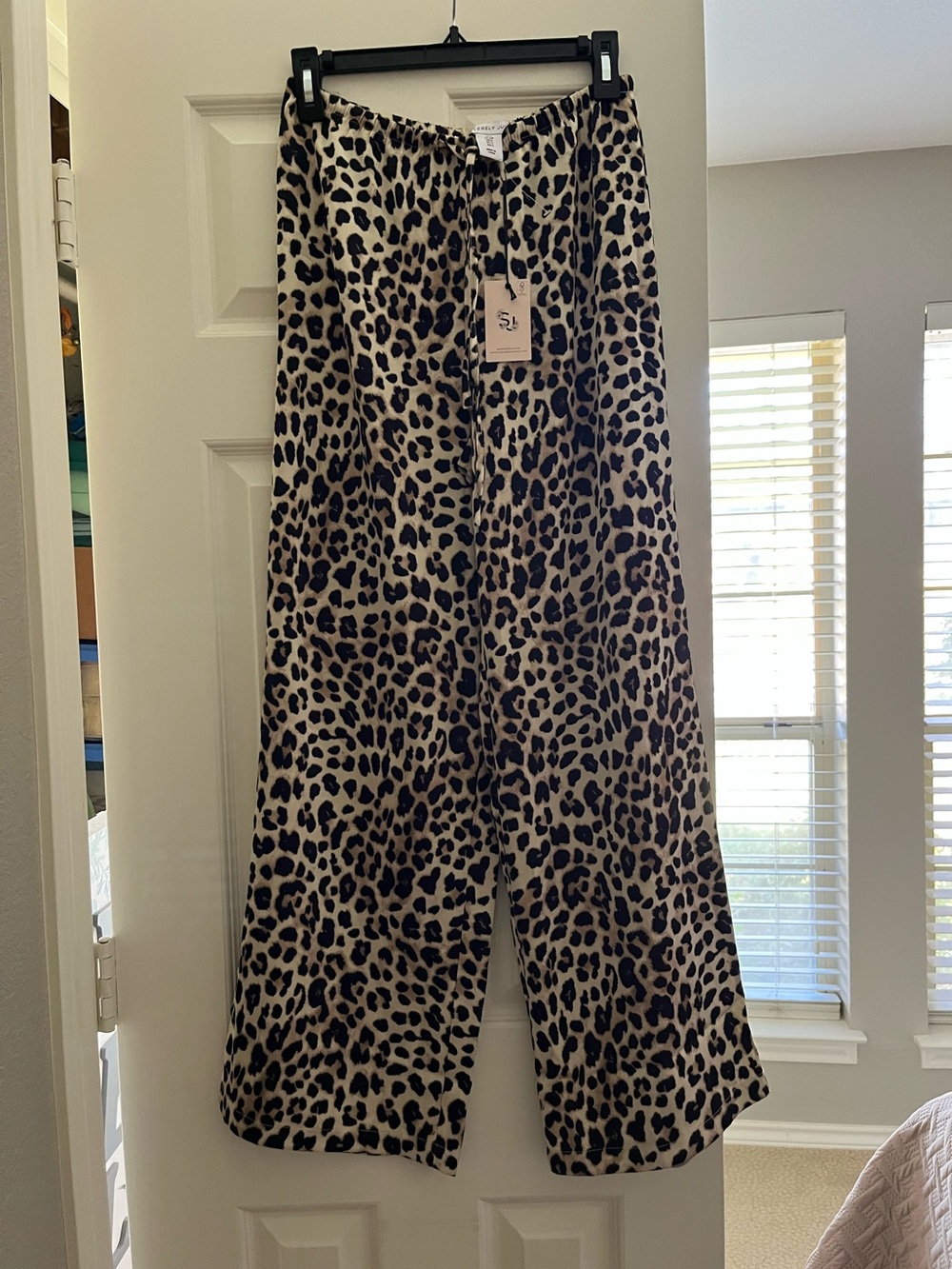 NWT -Sincerely Jules Women’s Pants - S (4-6)